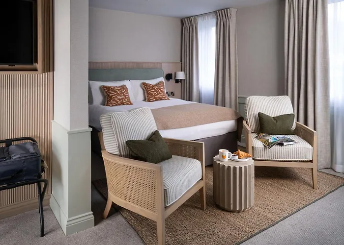 Luxury hotel only: North Lakes Hotel And Spa